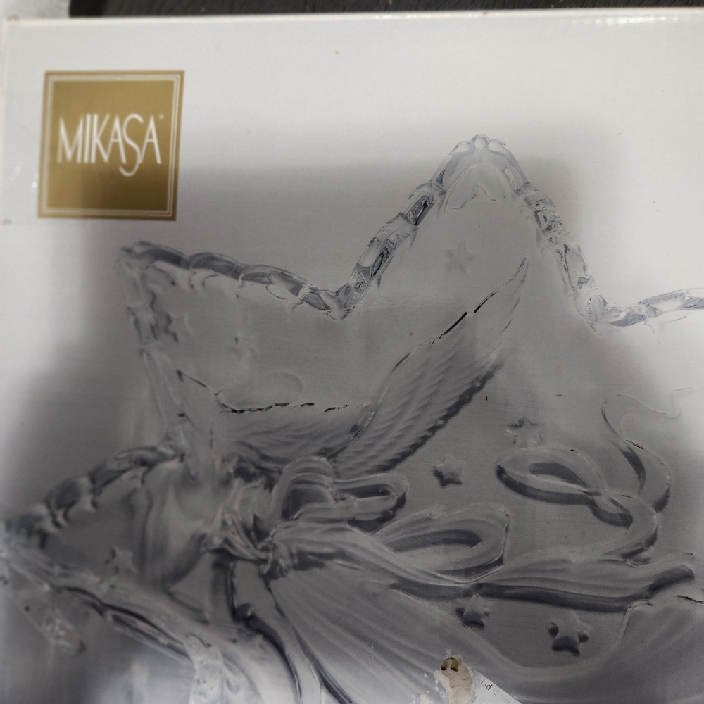 EUC Mikasa Clear Star-Shaped Angel Embossed Glass Server - Picture 4 of 5